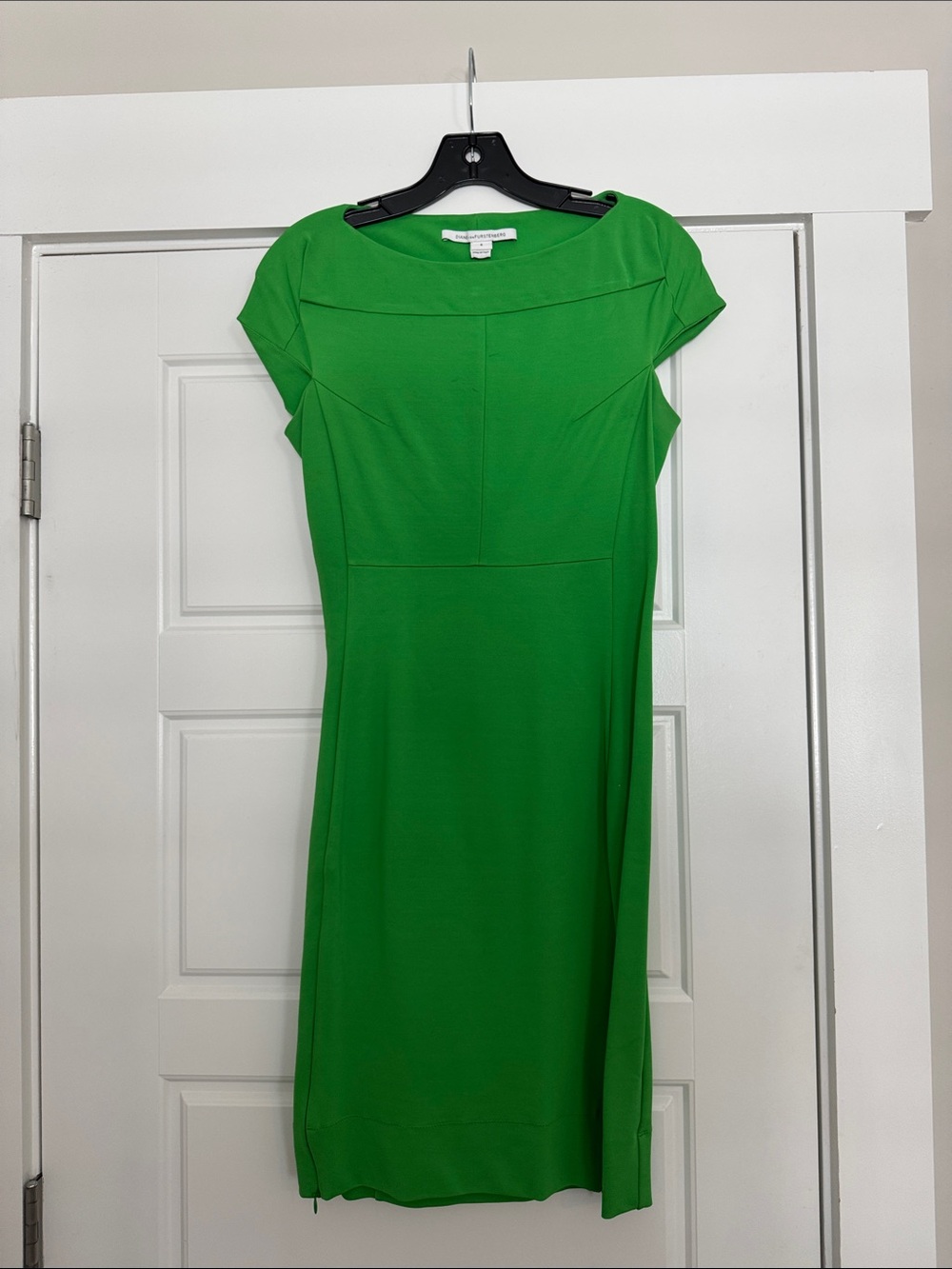 Diane Von Furstenberg Bright Green Cap-Sleeve Sheath Dress